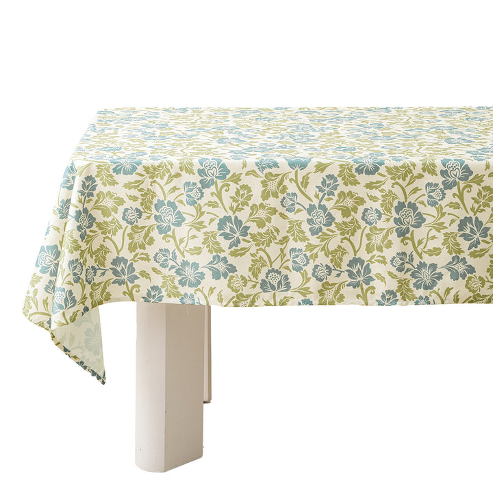 Rectangular tablecloth in country house style made of cotton blend fabric with floral all-over print Stornfield