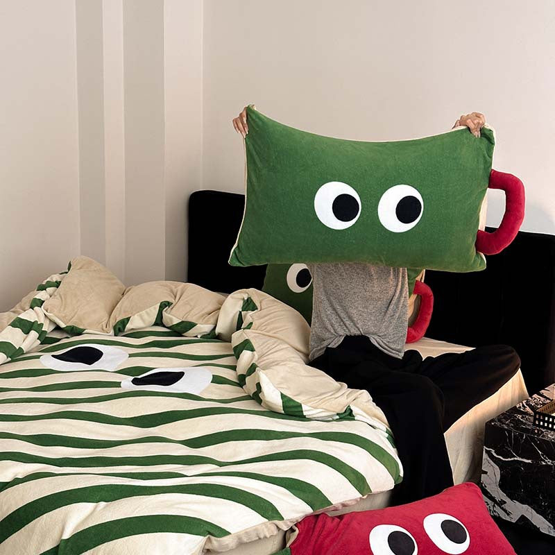 Bedding set with playful eye design and striped cotton linen