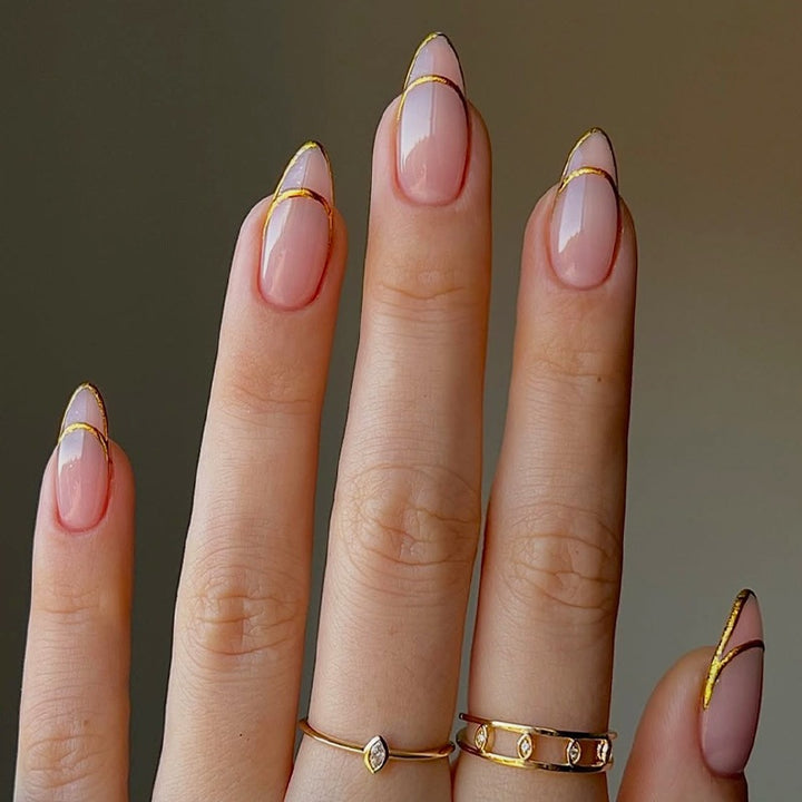 Artificial nail set with elegant gold accent Stornfield