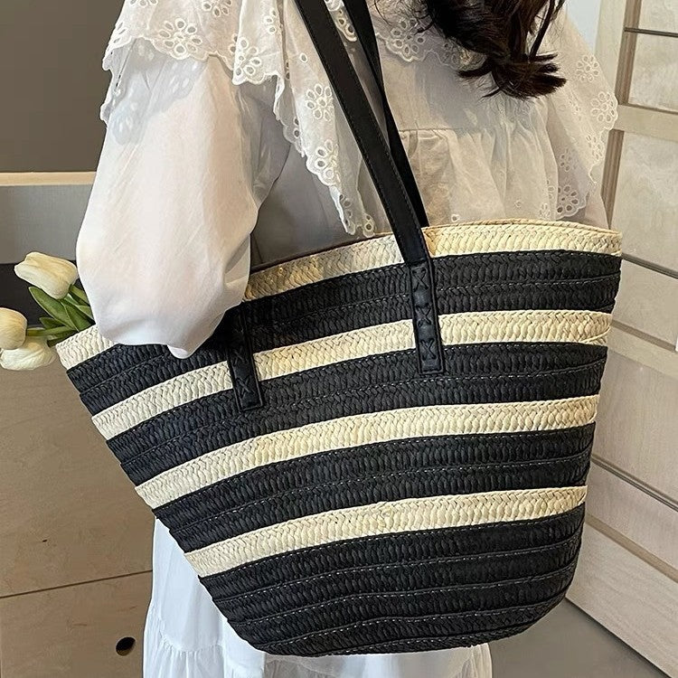 Stylish beach bag with leather handles Stornfield