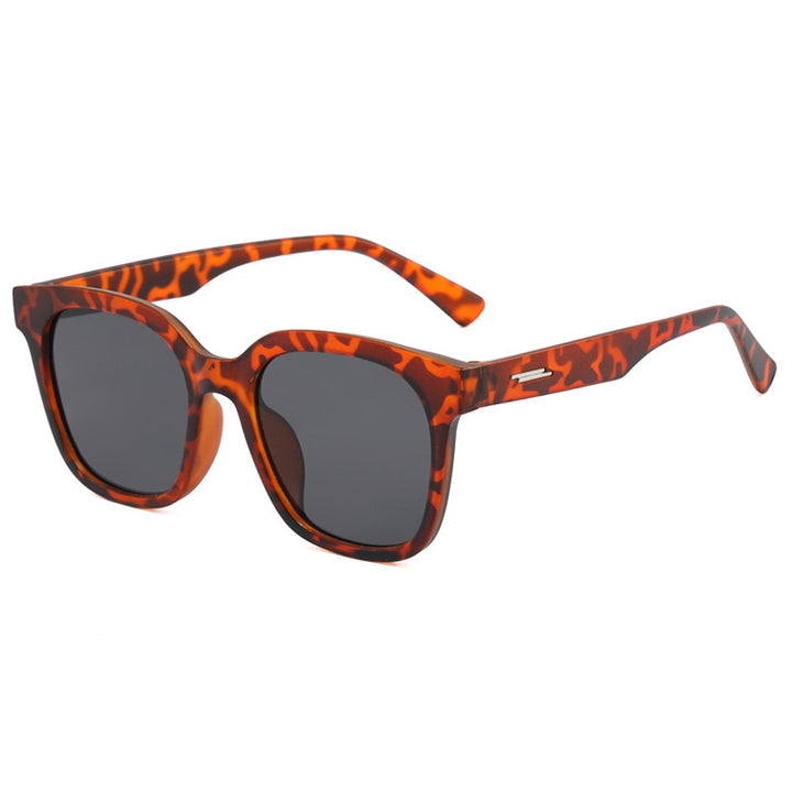 Women's sunglasses with a modern, angular plastic frame Stornfield