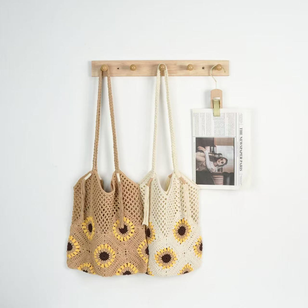 Large and Flexible Bag Made of Natural Material with Flower Pattern Stornfield