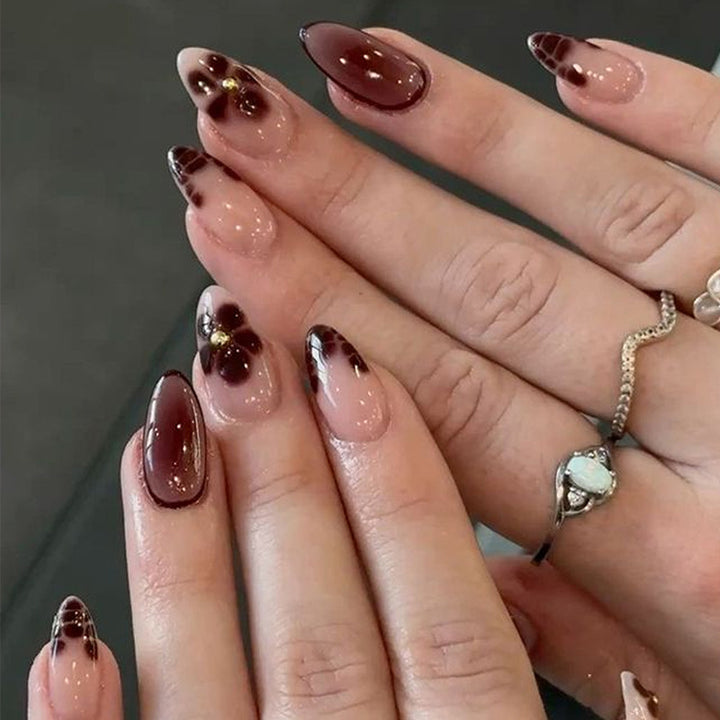 Artificial nail set with floral and elegant design Stornfield