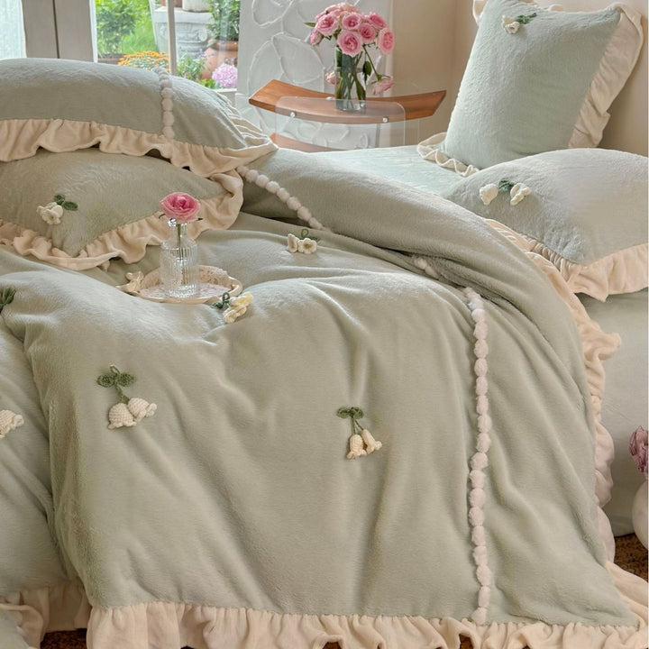 Bedding set made of linen-cotton blend with ruffles and 3D rose appliqué