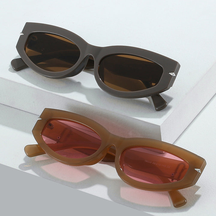 Retro-Inspired Cat-Eye Sunglasses with Bold Frame Stornfield
