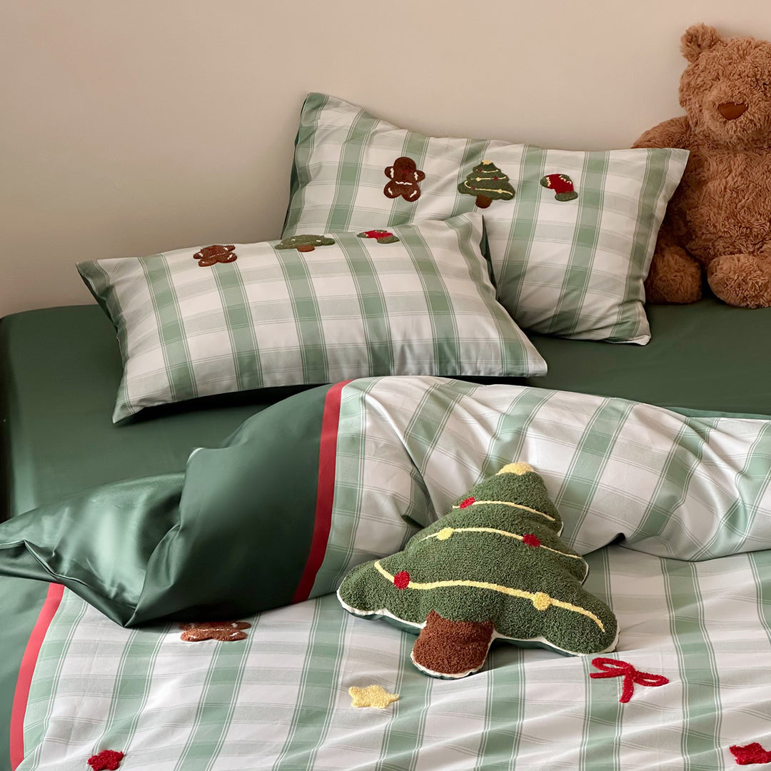Christmas bedding set made of cotton satin with embroidered appliqués