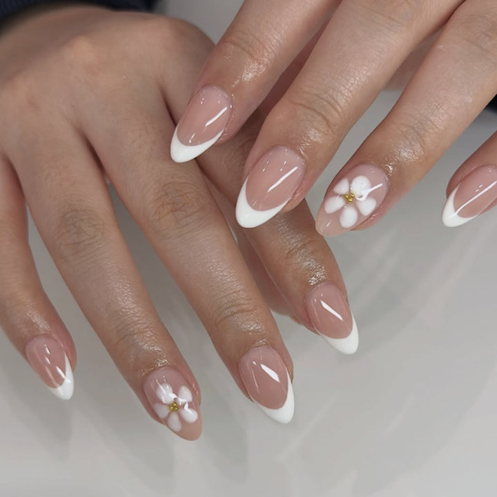 Artificial nail art with playful dots and bows Stornfield