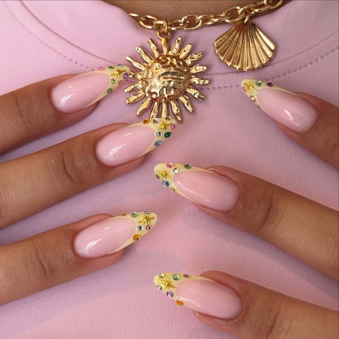 Nail art set with floral 3D decorations and glitter accents Stornfield