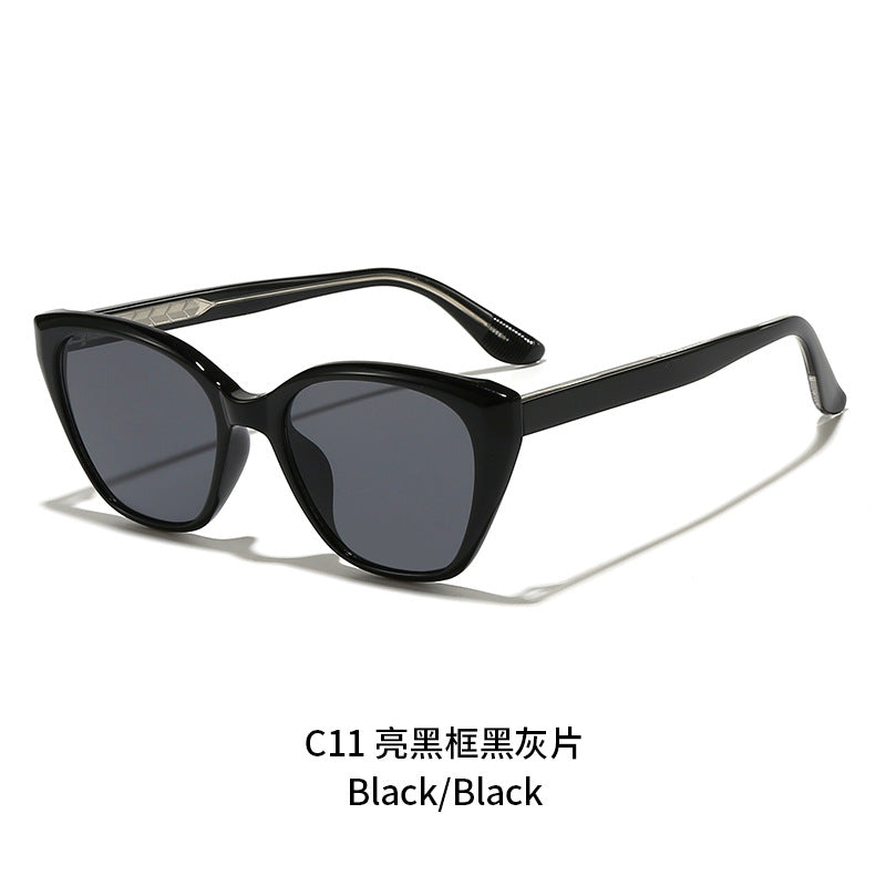 Women's fashionable sunglasses in feminine geometric design Stornfield