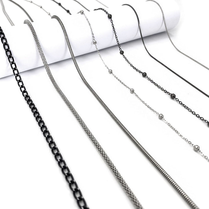 Minimalist Chain Eyewear Holder Stornfield