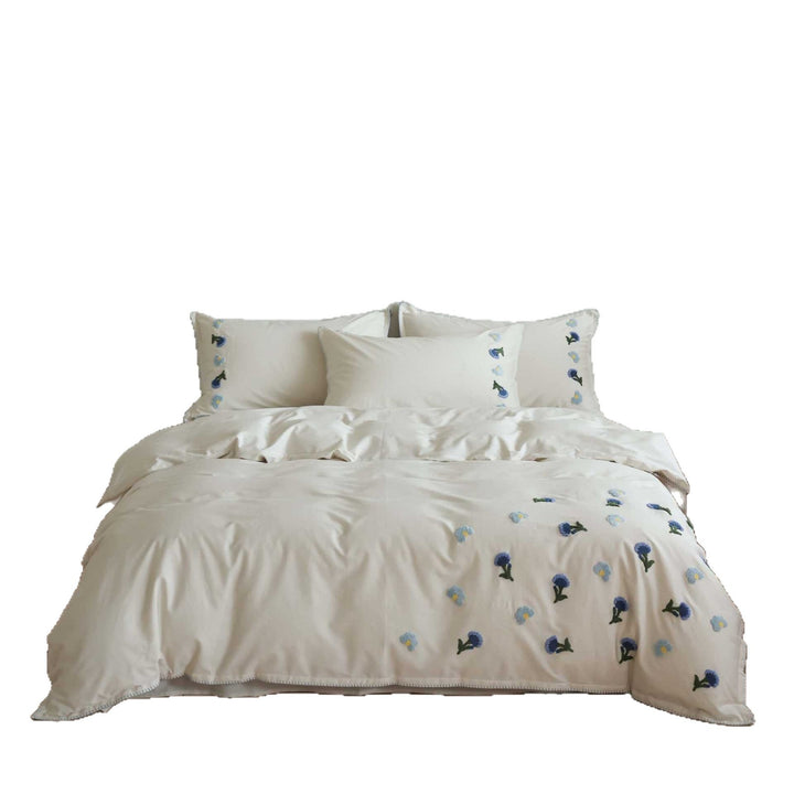 Luxurious bedding set made of cotton satin with hand-stitched floral appliqués