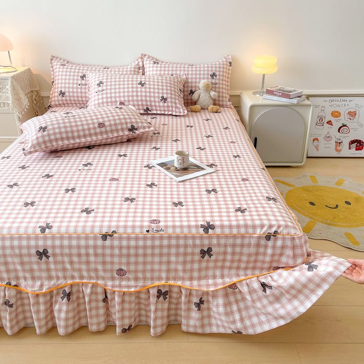 Floral Patterned Bedspread with Ruffled Edge