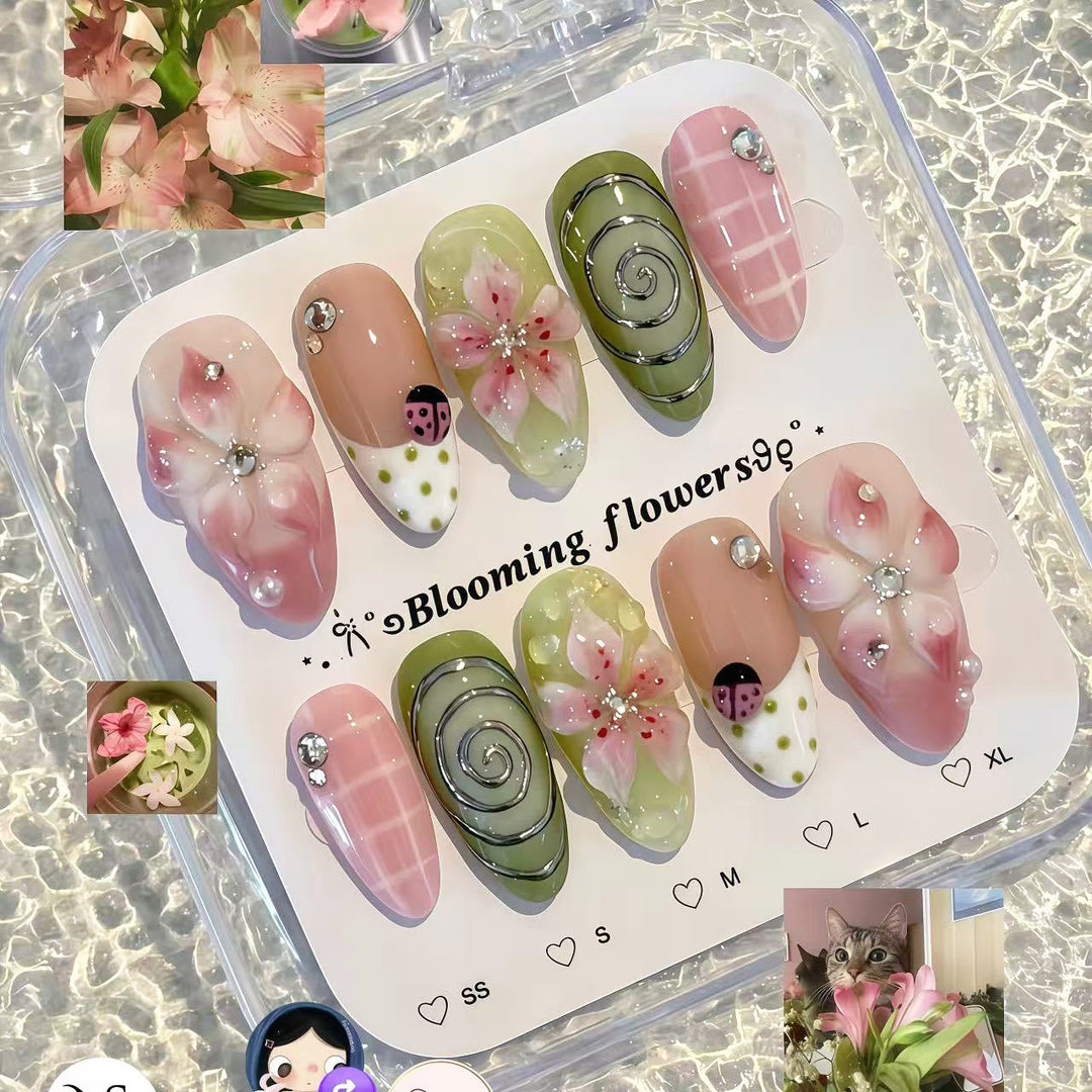 Decorative Floral Nail Art Press-On Set 1790746157