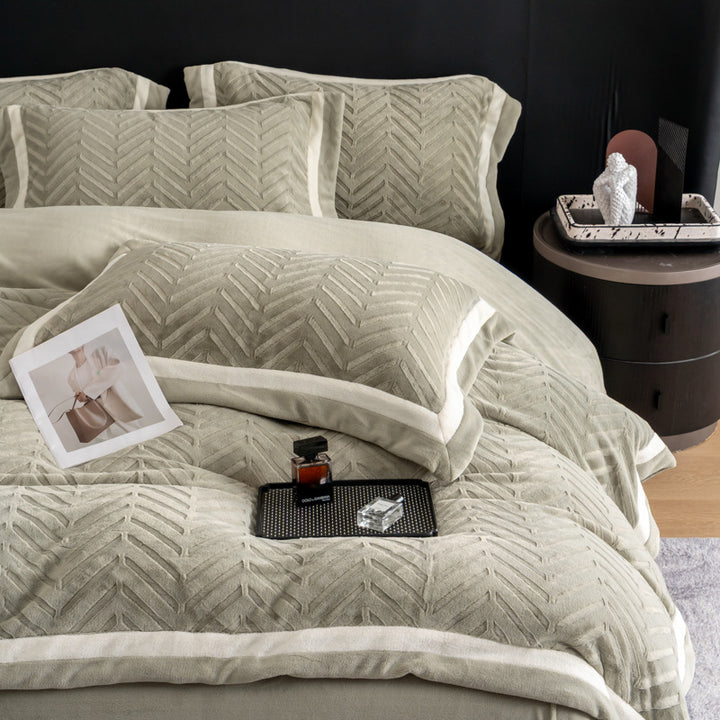 Padded velvet-look bedding set with chevron relief and piping edge