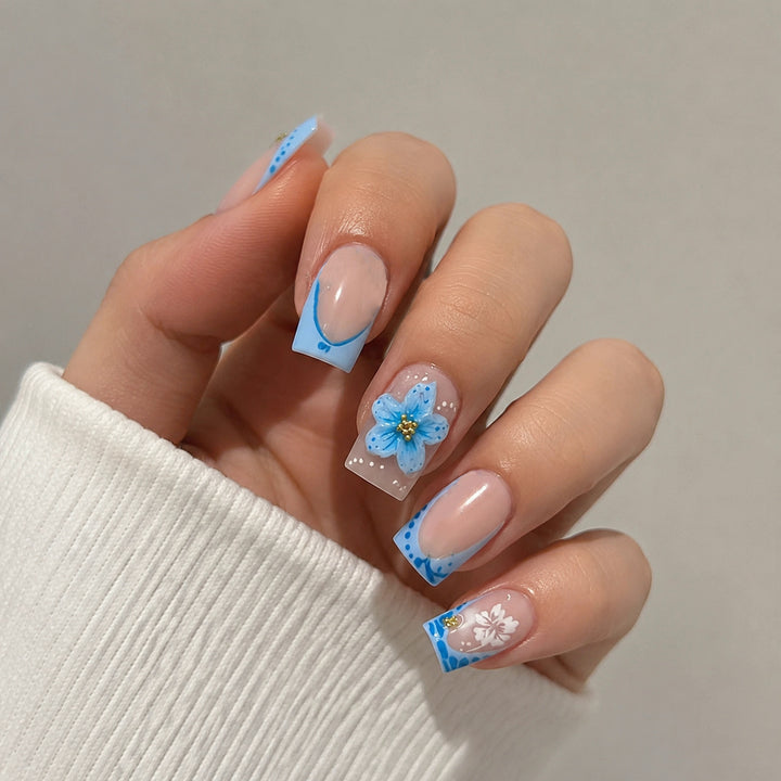 Floral-Themed Press-On Nail Art Stornfield