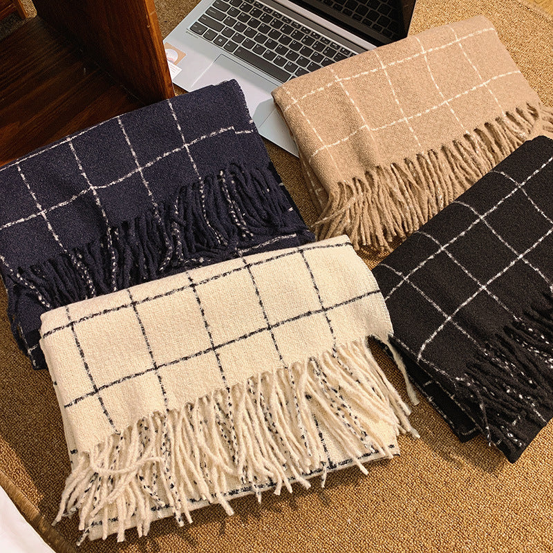 Cozy and Stylish Blanket with Fringes Stornfield