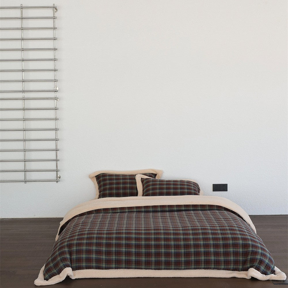 Reversible duvet cover set