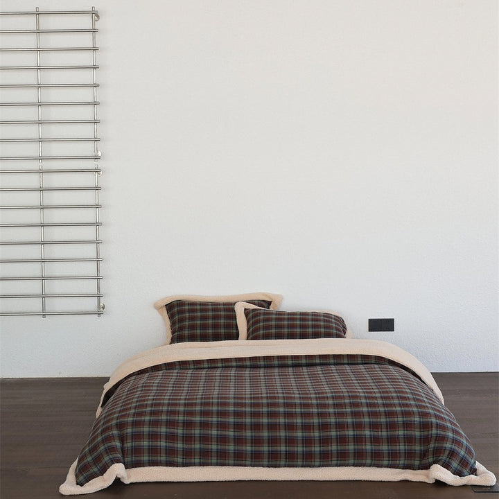 Reversible duvet cover set