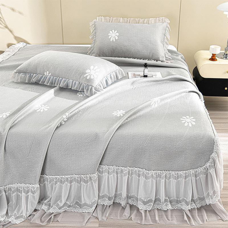 Elegant quilted bedspread with lace ruffle and mountain jacquard