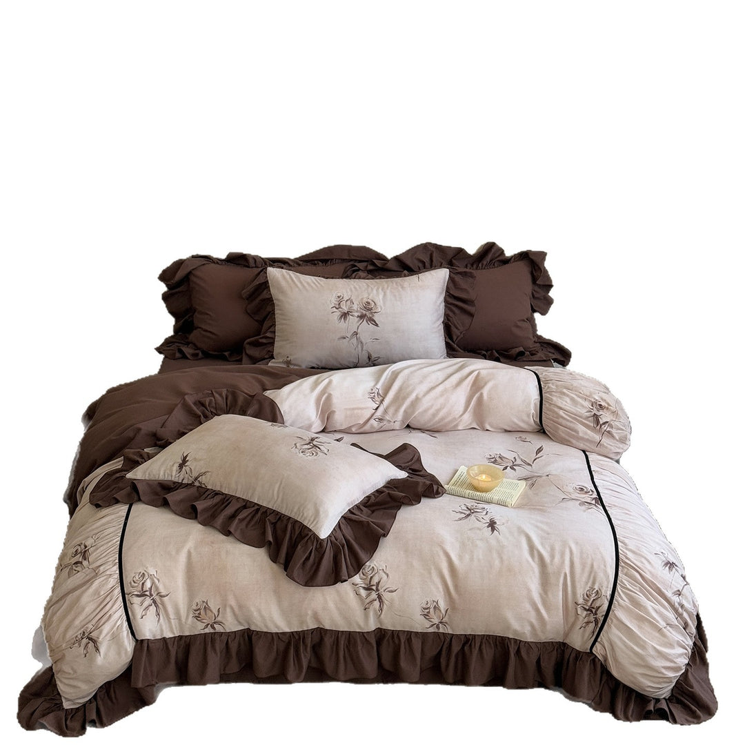 Romantic bedding set with ruffle, rose print and fine cotton satin quality