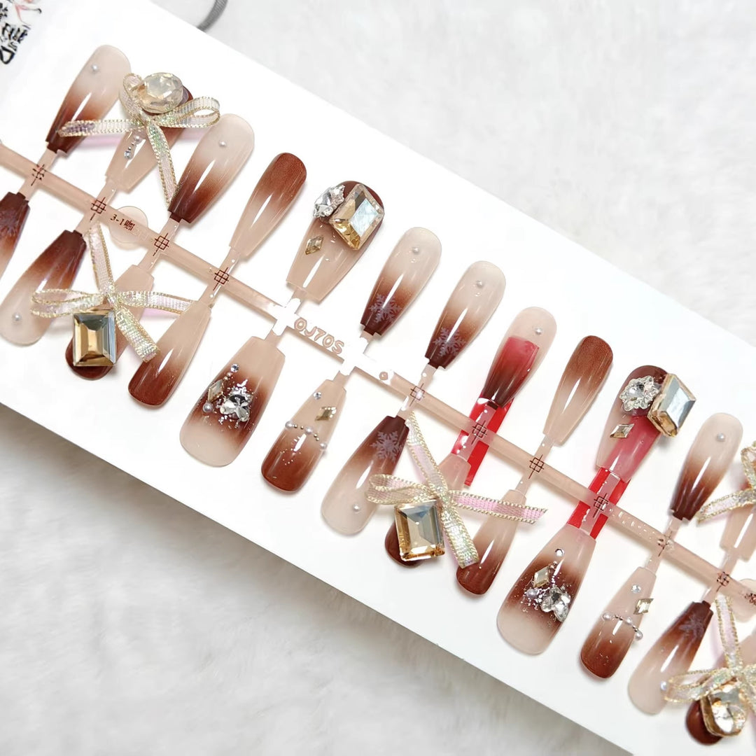 Artificial nails with luxurious design and elegant decorations Stornfield