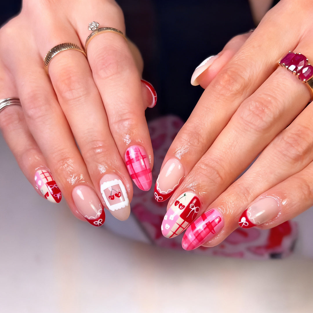 Artistic Holiday-Themed Press-On Nail Design Stornfield