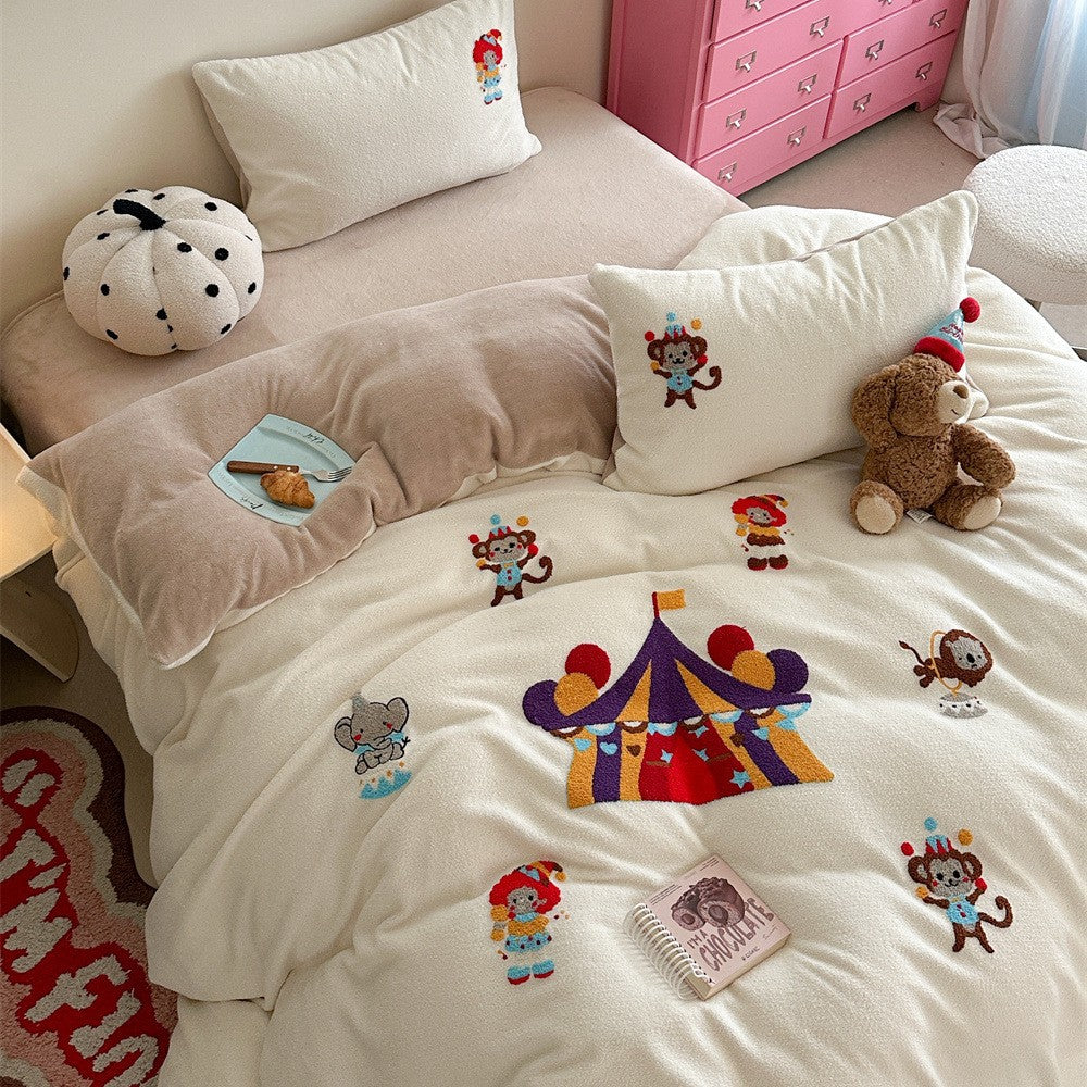 Cozy children's bedding set made of microfleece with Christmas tree and animal appliqué