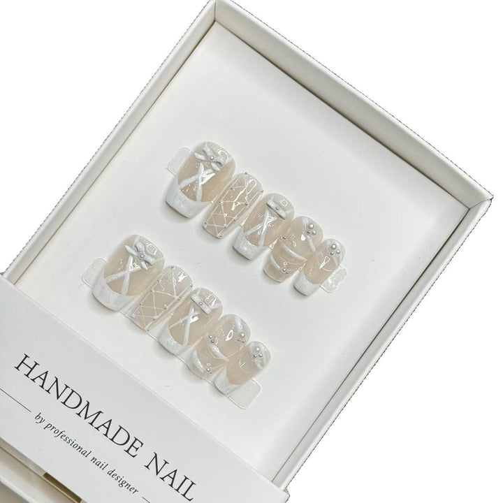 Handmade Decorative Press-On Nail Art Set with Unique Design Accents