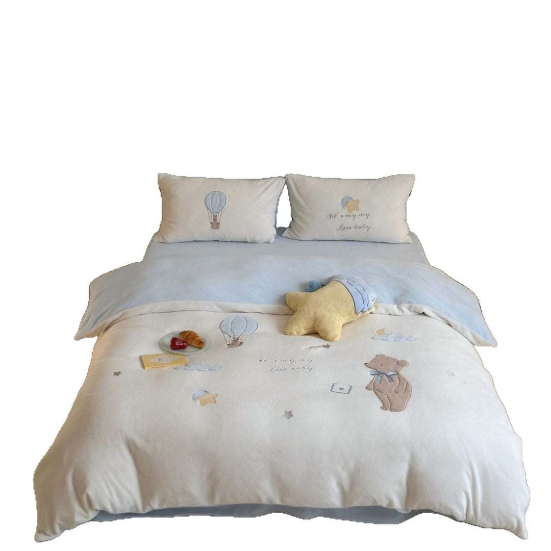 Children's bedding set made of cotton with appliquéd hot air balloon and teddy bear motifs Stornfield