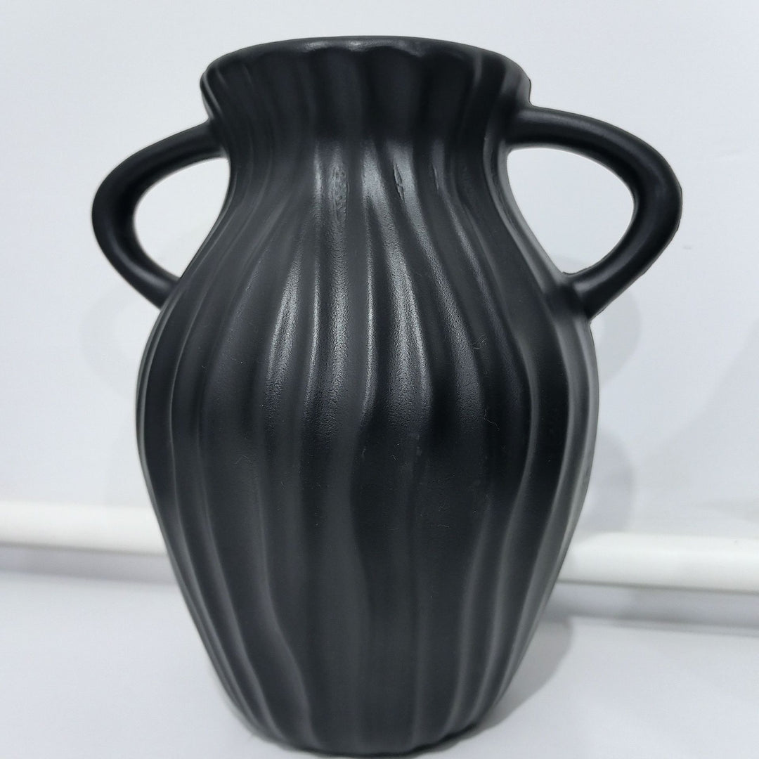 Elegant Ribbed Decorative Vase Stornfeild