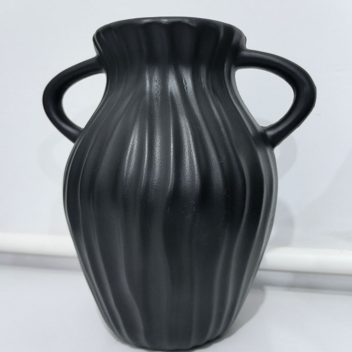 Elegant Ribbed Decorative Vase Stornfeild