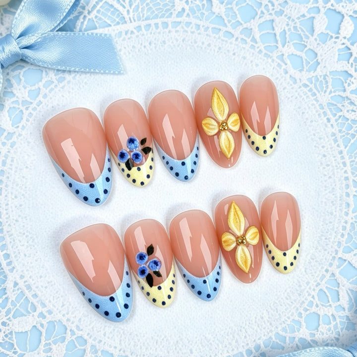 Elegant Floral Pattern Press-On Nail Set