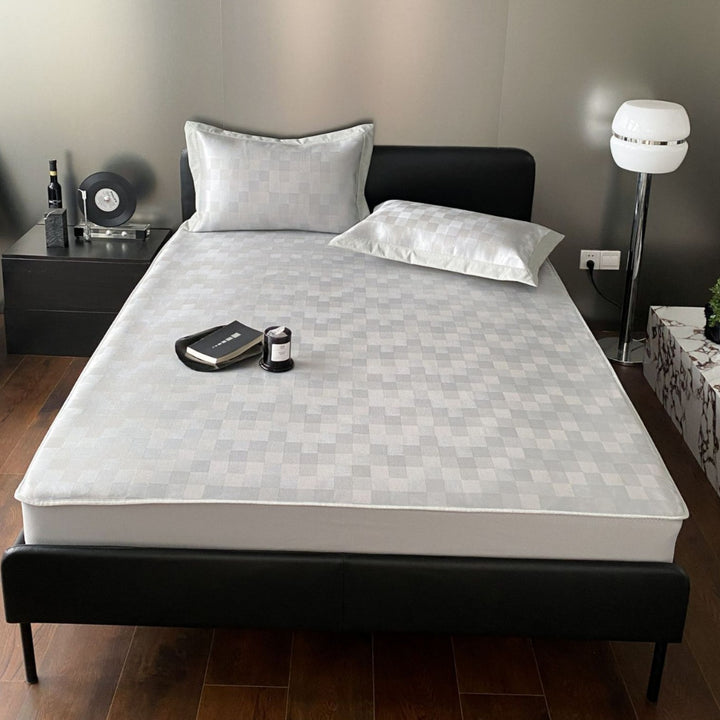 Quilted mattress topper with jacquard pattern and non-slip base