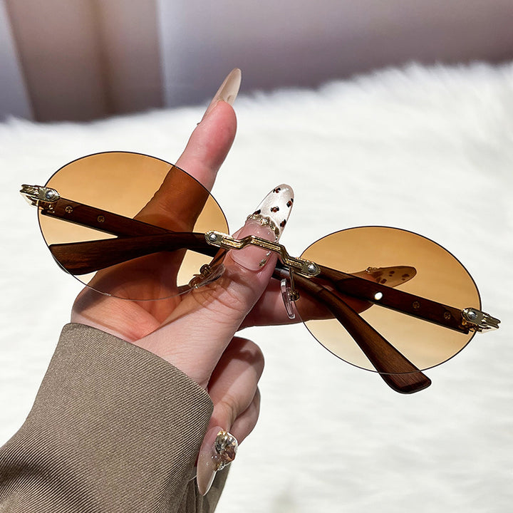 Ladies fashionable and elegant sunglasses with oval design Stornfield