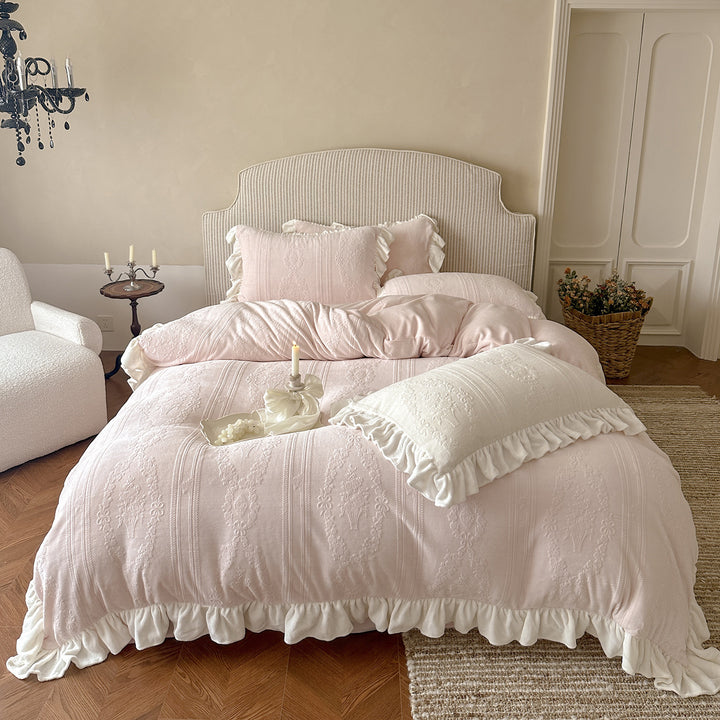Romantic bedding set with ruffles and jacquard embossing