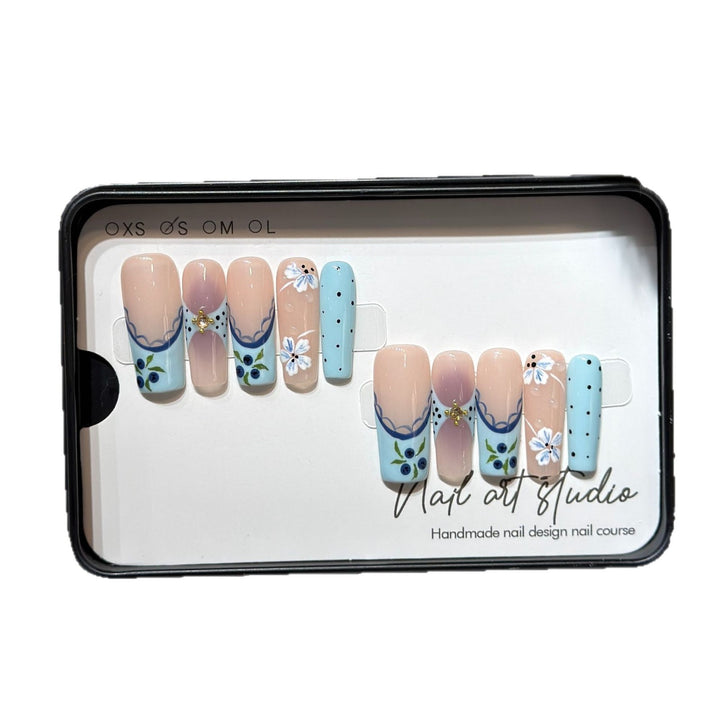 Artistic Press-On Nail Set with Floral and Geometric Design Stornfield
