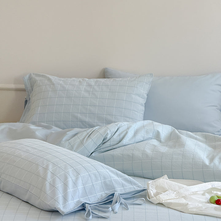 Dezent checked bedding set made of soft cotton percale with a light quilted texture
