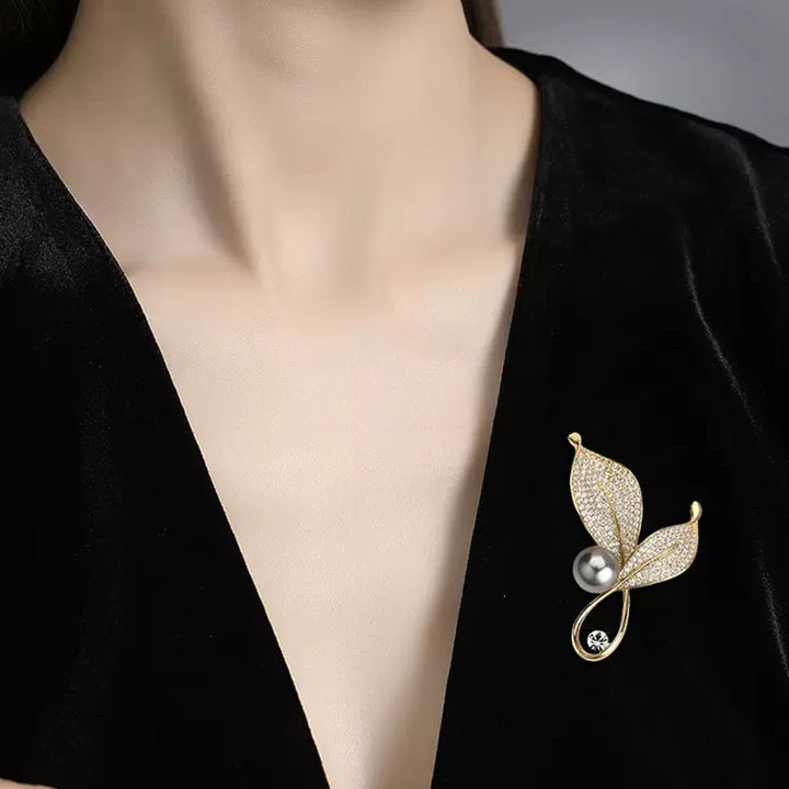 Elegant and Glamorous Brooch with Pearls and Crystals Stornfield