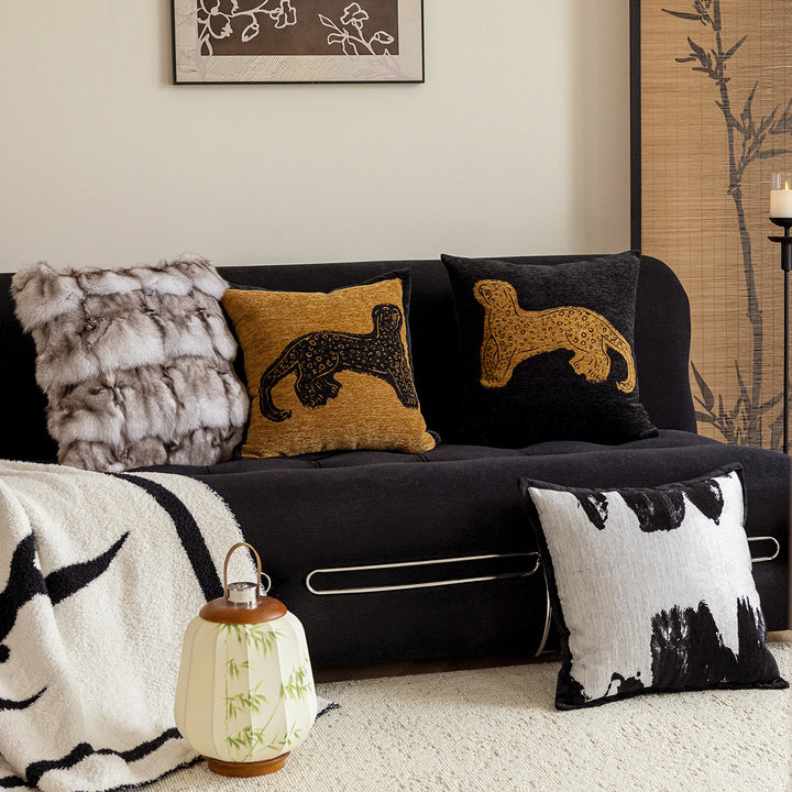 Luxurious cushion with panther design