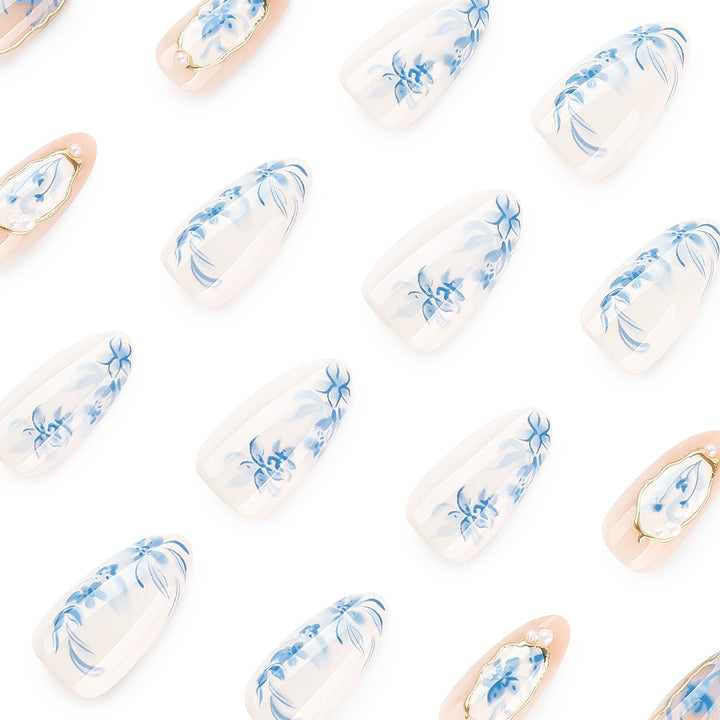 Elegant Artificial Nail Design with Floral Pattern Stornfield