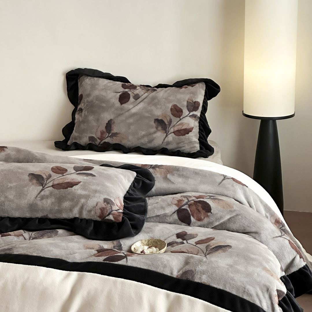 Plush bedding set made of faux fur with cow print design and contrasting ruffles