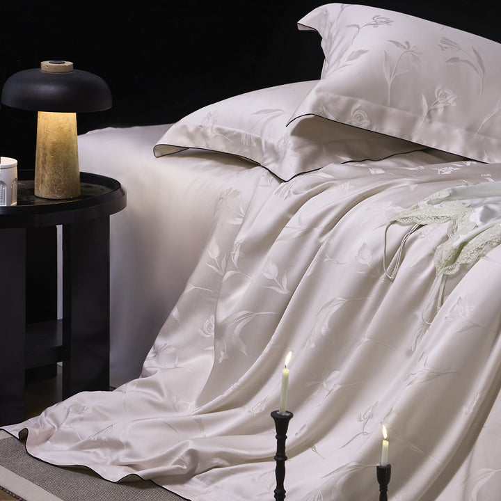 Luxurious satin jacquard bedding set with fine piping