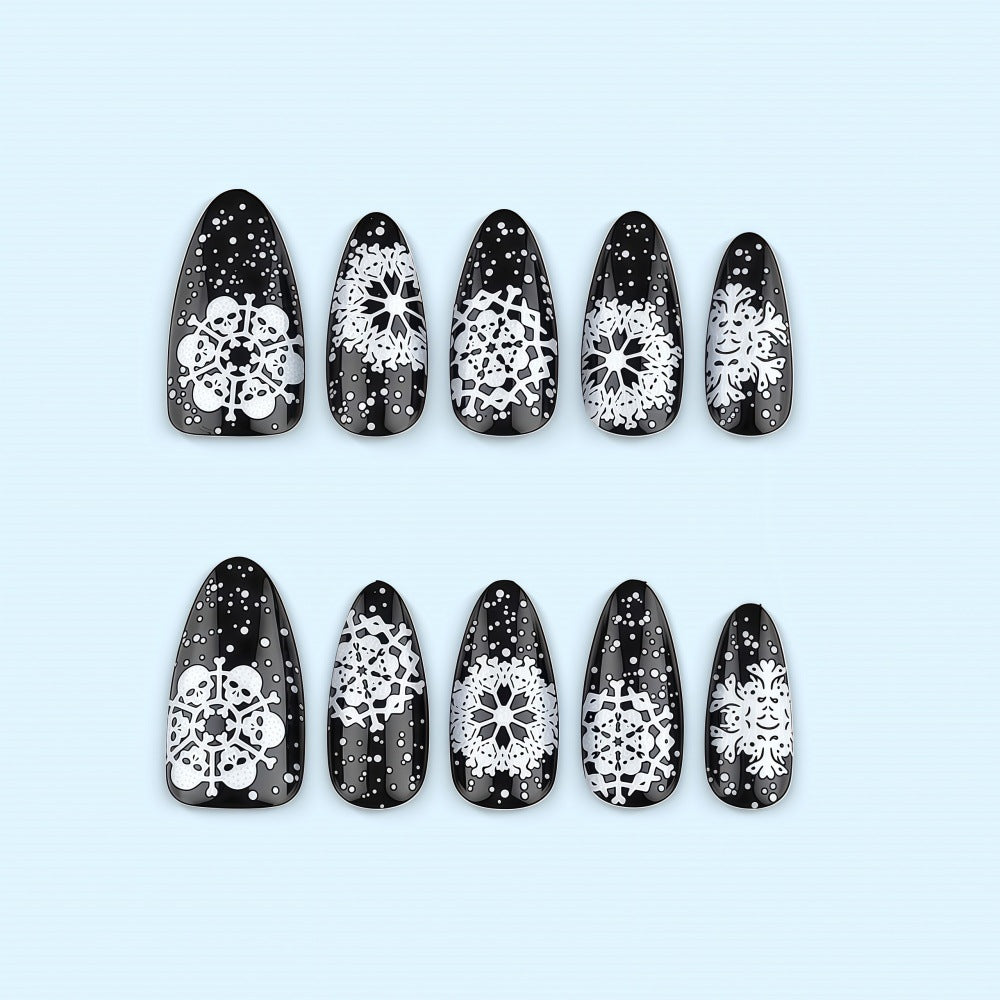Artificial nails in a unique winter design with snow and reindeer motifs Stornfield