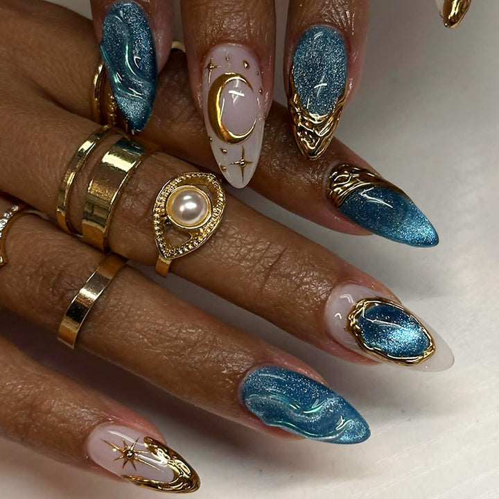 Artistic Press-On Nail Art Set with Gold Accents Stornfield