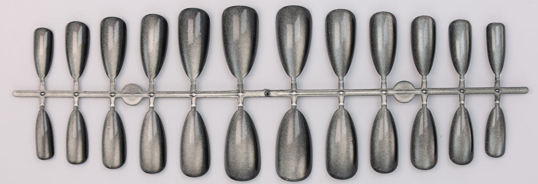Artificial nail set with shimmering designs Stornfield