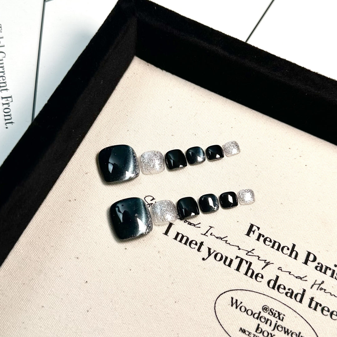 Glamorous Shimmering Press-On Nail Set