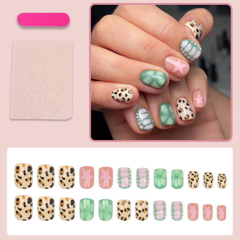Nail kit with modern animal and flower designs Stornfield