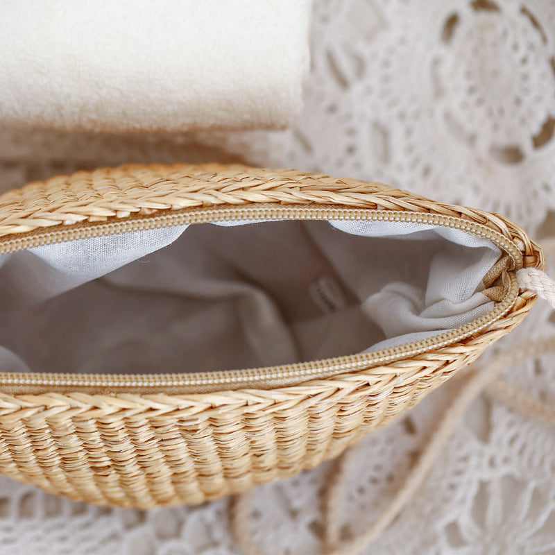 Handcrafted straw clutch with elegant design Stornfield