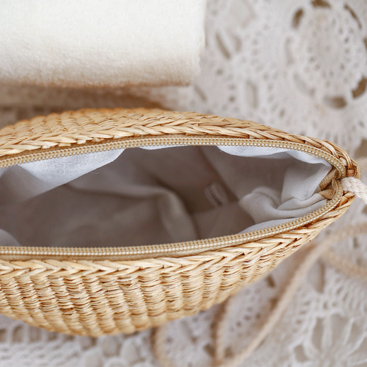 Handcrafted straw clutch with elegant design Stornfield