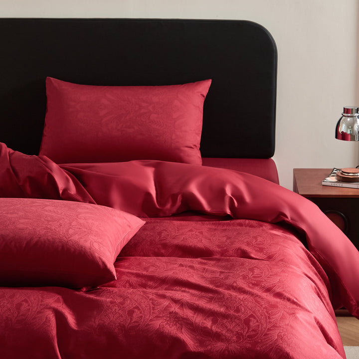 Luxurious satin bedding set with jacquard paisley structure